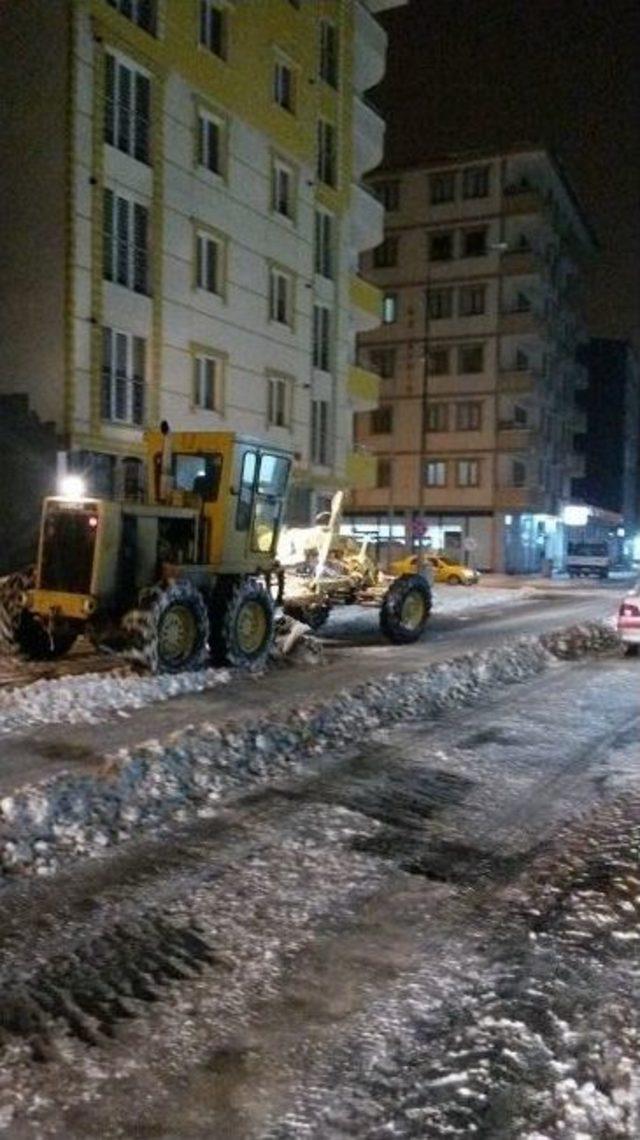 Kars Belediyesi’nin Karla Mücadelesi Sürüyor