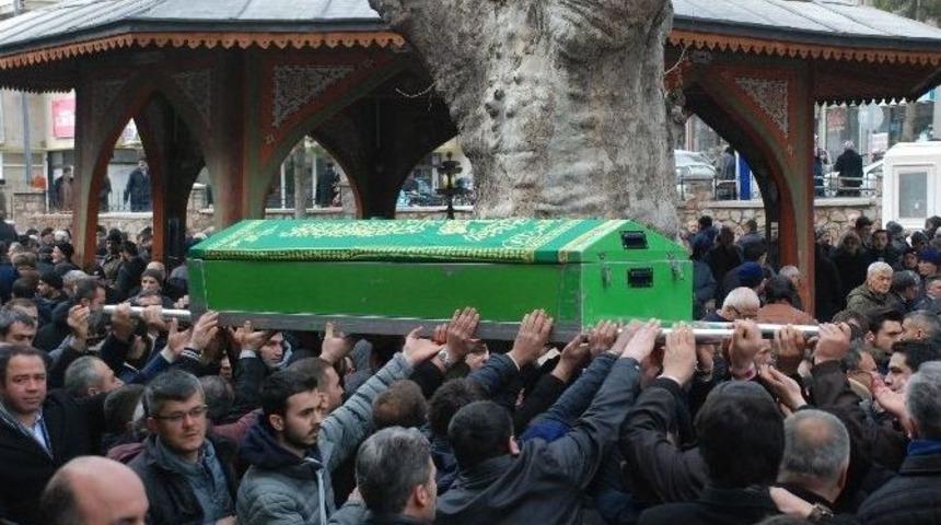 Otob&uuml;s Kazasında Hayatını Kaybeden Şof&ouml;r Toprağa Verildi