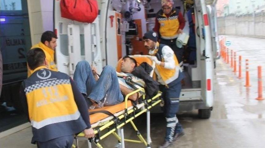 Siirt&rsquo;te &Ouml;ğretmen Ve İş&ccedil;ileri Taşıyan Minib&uuml;s Takla Attı: 12 Yaralı