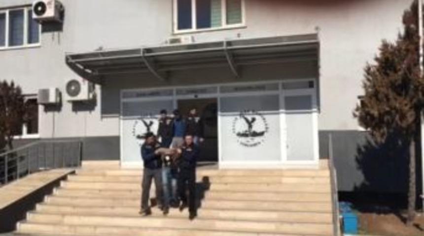 &Ccedil;aldıkları Otomobille Motosiklet &Ccedil;alan 2 Kişi Yakalandı