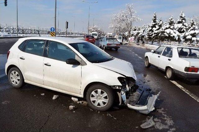 Kaza Yaptı Gözyaşlarına Boğuldu