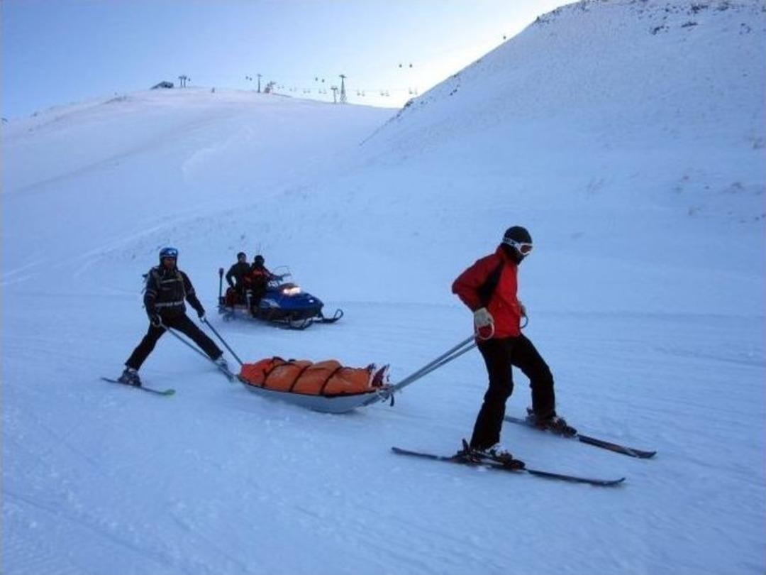 Erzurum&rsquo;da &Ccedil;ığ Altında Kalan Vatandaşı Jandarma Kurtardı