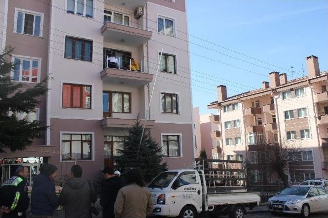 Apartman Balkonunda Feci Kaza