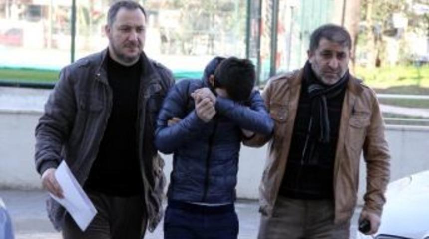 Hastane Otoparkındaki Ara&ccedil;ların Lastiklerini Kesen Şahıs Tutuklandı