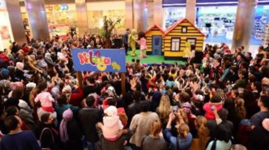 &Ccedil;ocukların Sevgilisi Niloya Park Afyon&rsquo;a Neşe Getirdi