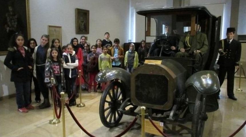 Zeytinburnu Bilgi Evi &Uuml;yeleri Dolmabah&ccedil;e Sarayı&rsquo;nda