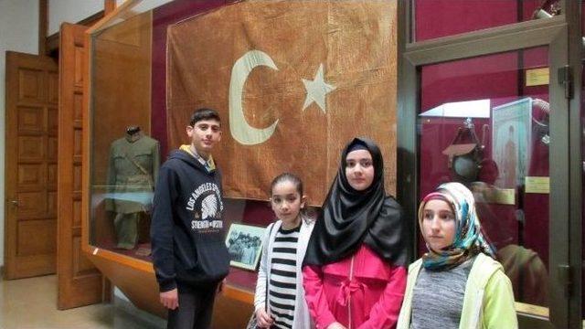 Zeytinburnu Bilgi Evi Üyeleri Dolmabahçe Sarayı’nda