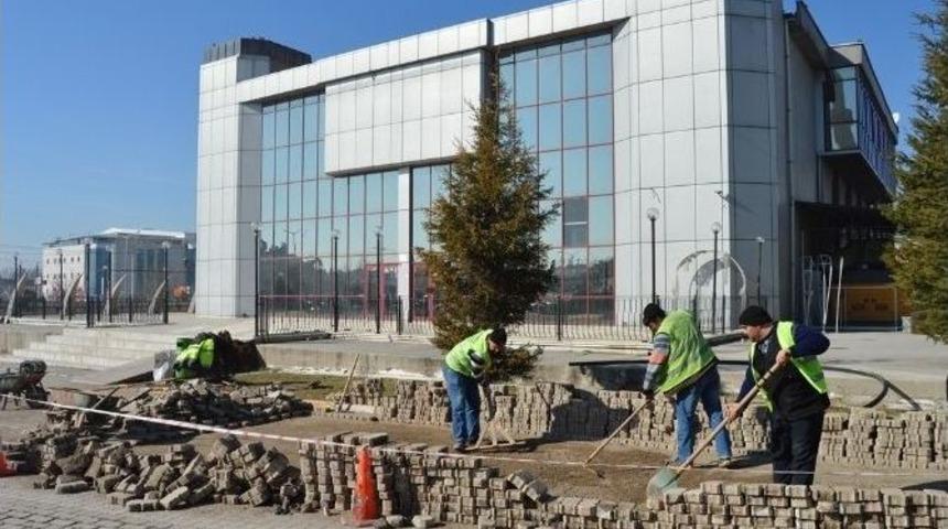 Tavşanlı K&uuml;lt&uuml;r Sarayı &Ccedil;evresinde Onarım &Ccedil;alışmaları