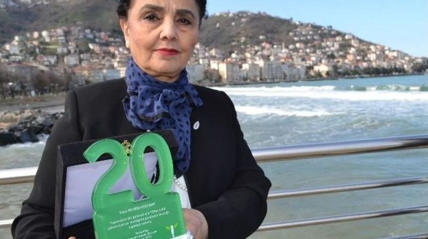 G&ouml;z&uuml;kan&rsquo;a 20. Yıl &Ouml;d&uuml;l&uuml;