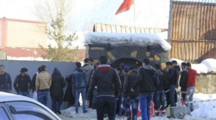 Hakkarili Gen&ccedil;ler Askerlik İ&ccedil;in Kuyrukta