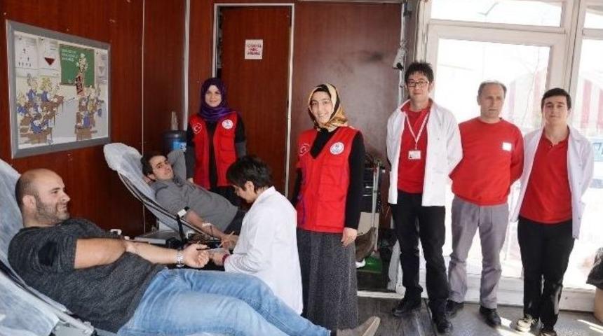 Gen&ccedil;lerden Kan Bağışı