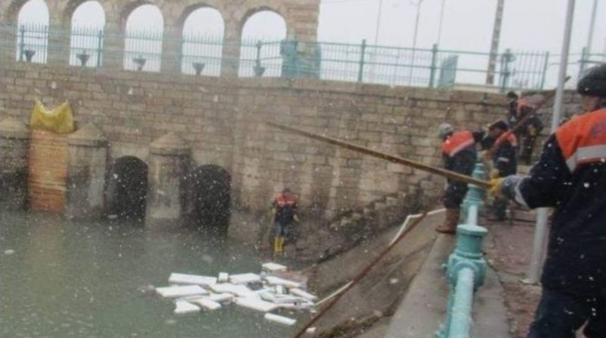 Beyşehir G&ouml;l&uuml;&rsquo;n&uuml;n Kıyılarında Belediyeden Temizlik Seferberliği