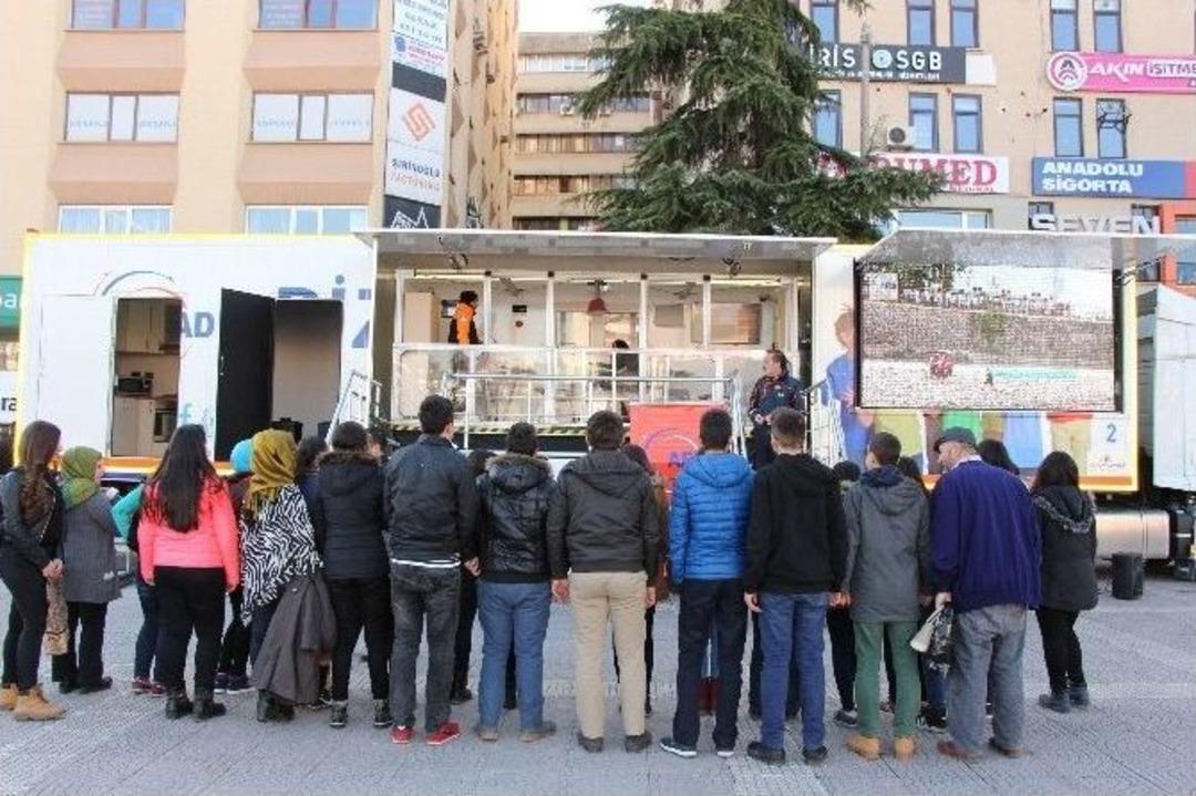&Ouml;ğrenciler Deprem Anını Yaşıyor