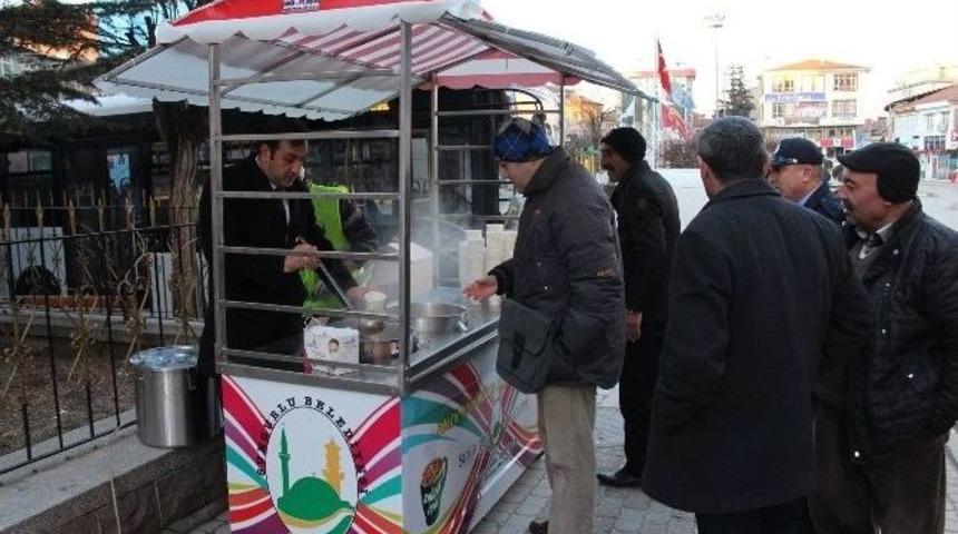 Sungurlu&rsquo;da Sabahları &Uuml;cretsiz Sıcak &Ccedil;orba İkramı Başladı