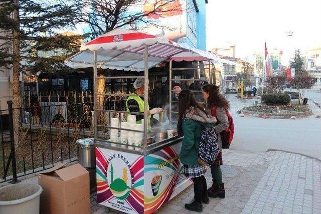 Sungurlu’da Sabahları Ücretsiz Sıcak Çorba İkramı Başladı