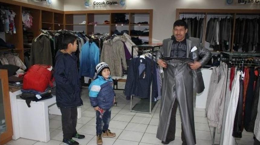 &Ouml;zbek Asıllı Aileye Yardım Eli Uzandı