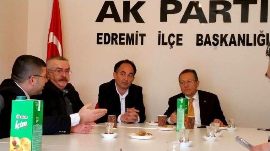 Ak Parti İl&ccedil;e Teşkilatı İle Bir Araya Gelen Uğur: