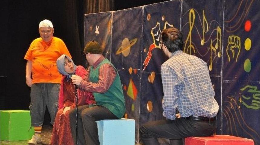 &Ccedil;ocuklar Yarıyıl Tatilini &Uuml;cretsiz Sinema Ve Tiyatro Oyunları İle Dolu Dolu Ge&ccedil;irdi