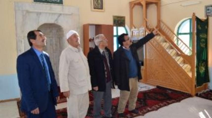 M&uuml;ft&uuml;den, Camilerde İnceleme