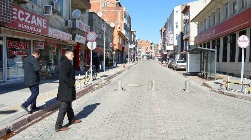 Emet Ve Emirler Caddesi Trafiğe Kapatıldı