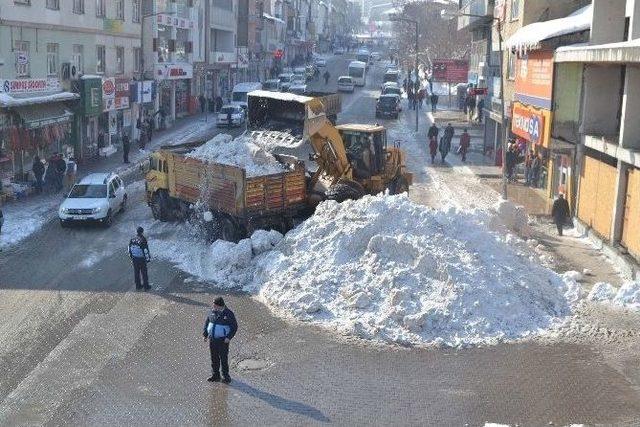 Muş’ta Karla Mücadele Çalışması