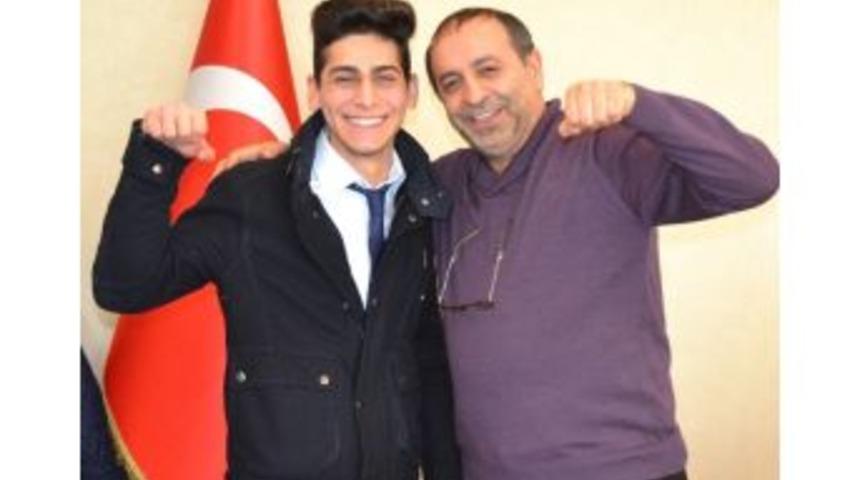 D&uuml;nya Şampiyonu Emrah&rsquo;ın Bileği Yedaş&rsquo;la B&uuml;k&uuml;lmez