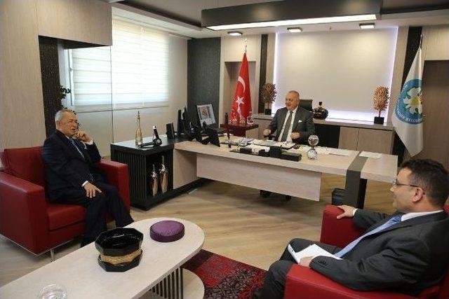 Ak&ccedil;ura&rsquo;dan Başkan Erg&uuml;n&rsquo;e Hayırlı Olsun Ziyareti 1