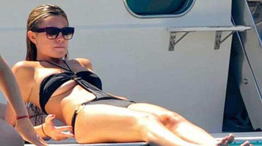 İlk programda dekolte şoku!