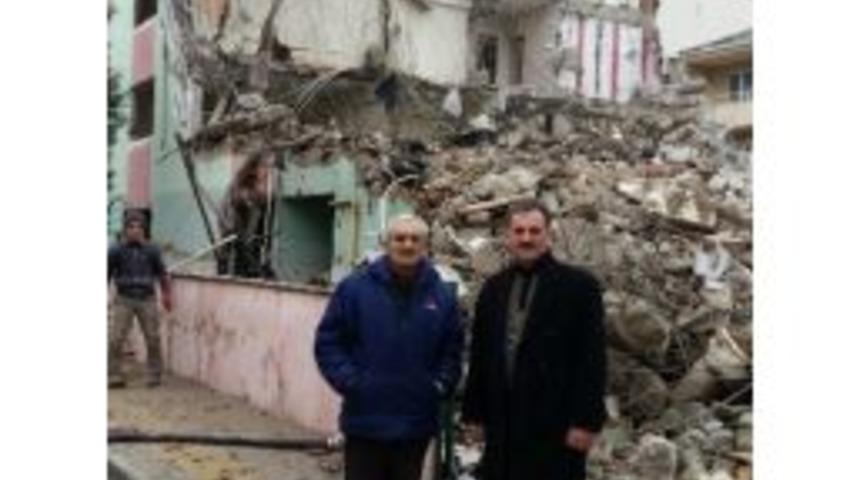 &Ccedil;&uuml;r&uuml;k Kamu Binaları Yıkılıyor