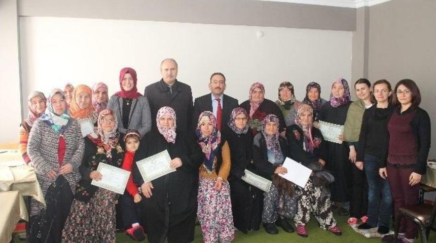 Bilecikli Kadın &Ccedil;ift&ccedil;ilere Verilen 22 G&uuml;n S&uuml;ren Eğitim Sona Erdi