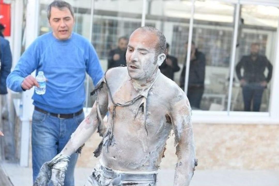 Antalya&rsquo;da Bir Kişi Kendini Ateşe Verdi
