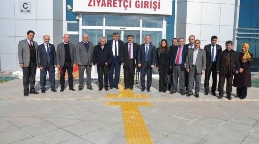 &Uuml;niversitede A&ccedil;ılacak Hastane Ulaşımı İ&ccedil;in 26 Yeni Ara&ccedil; Alındı