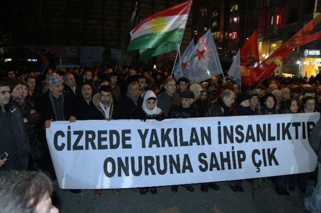 Beyoğlu&rsquo;nda Korsan G&ouml;steriye Polis M&uuml;dahalesi