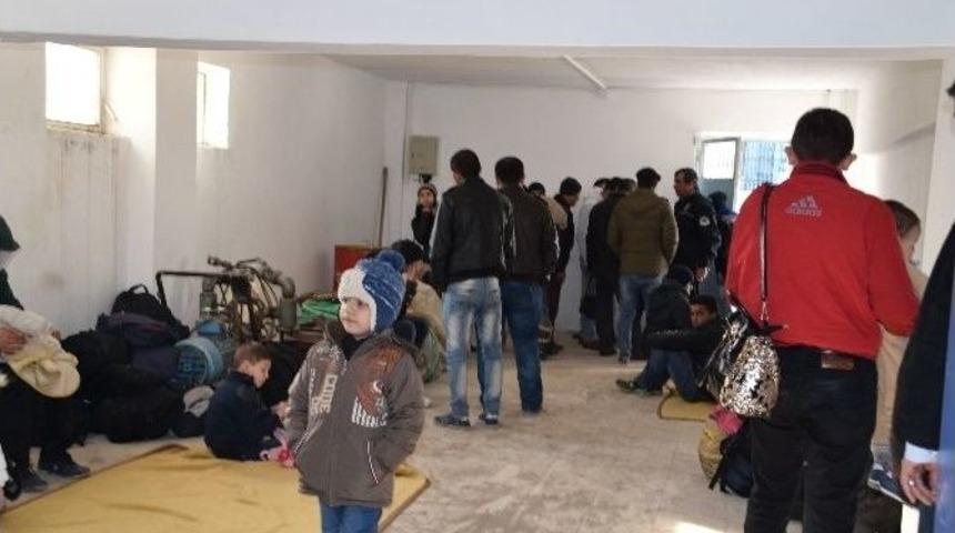 Aliağa&rsquo;da 128 Ka&ccedil;ak G&ouml;&ccedil;men Yakalandı