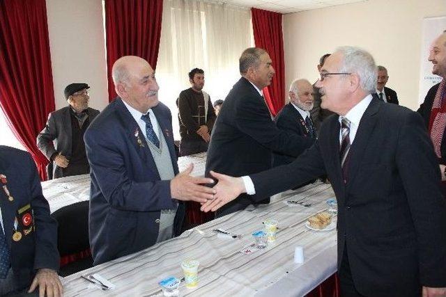 Ak Partili &Ouml;zdağ, Salihli&rsquo;de Şehit Aileleri Ve Gaziler İle Bir Araya Geldi 2
