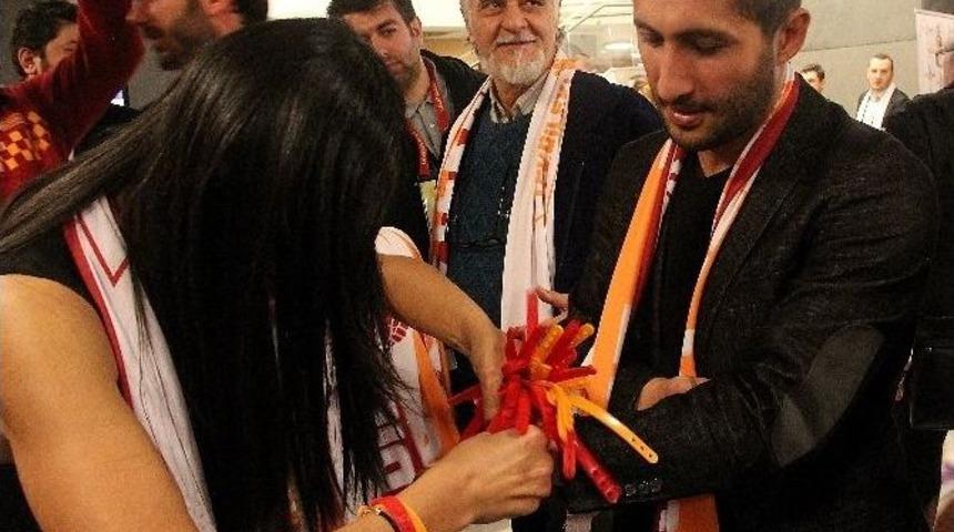 Galatasaray Camiası Tek Y&uuml;rek Oldu