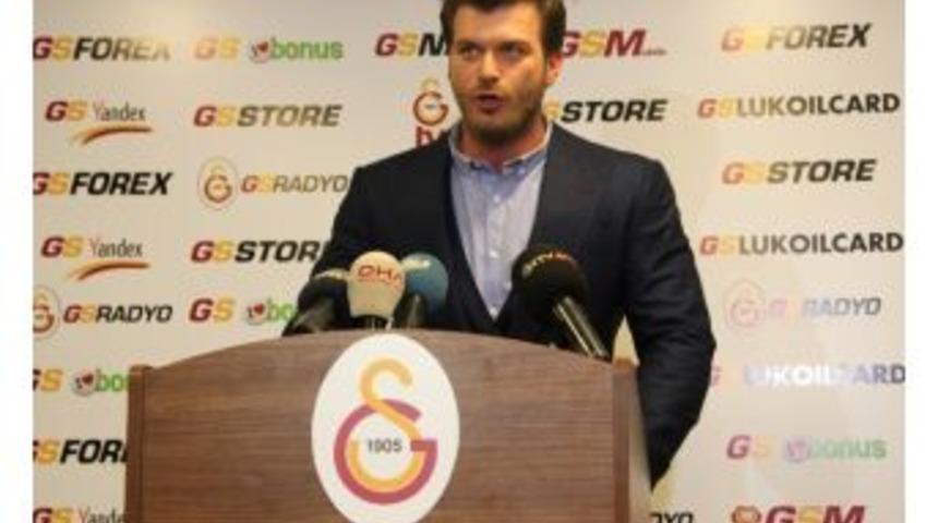 Kıvan&ccedil; Tatlıtuğ&rsquo;dan Galatasaray&rsquo;a Destek