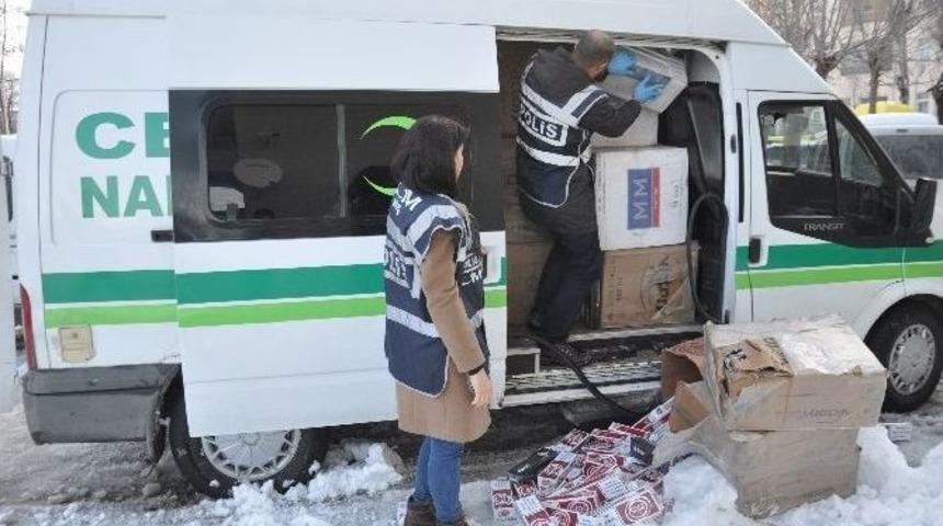 Sahte Cenaze Nakil Aracından Ka&ccedil;ak Sigara &Ccedil;ıktı