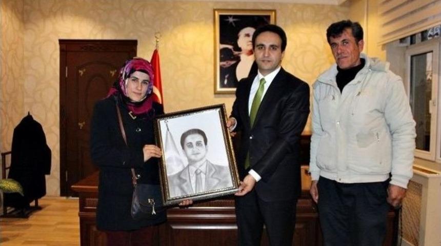 Kaymakamdan Resmini &Ccedil;izen &Ouml;ğrenciye Bilgisayar