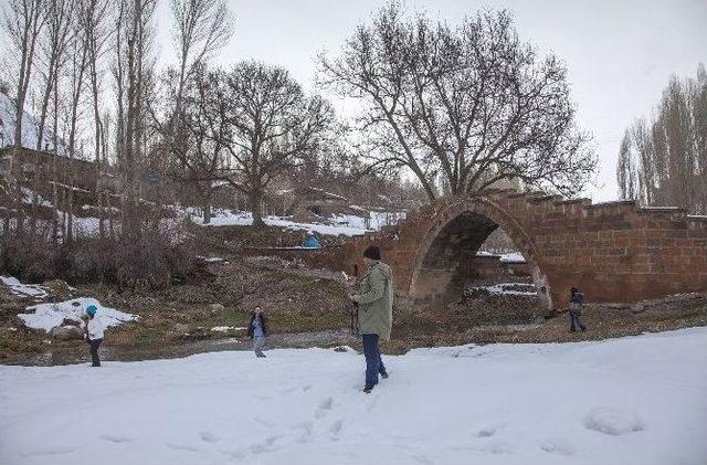 Tarihi Kentte Kartpostallık Görüntüler