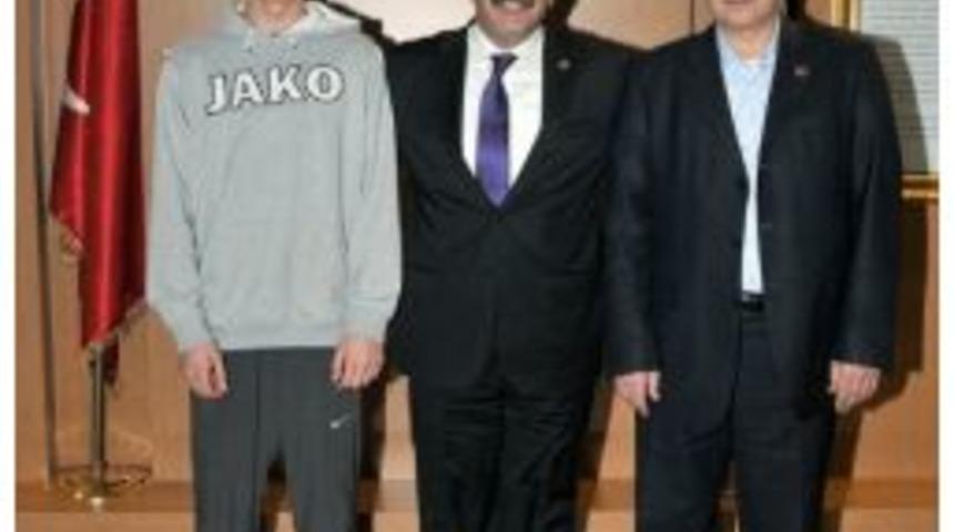 Başkan &Ccedil;etin&rsquo;den Milli Sporculara Destek