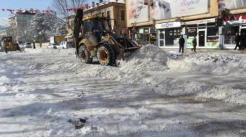 Kar Temizlik &Ccedil;alışmaları Aralıksız S&uuml;r&uuml;yor