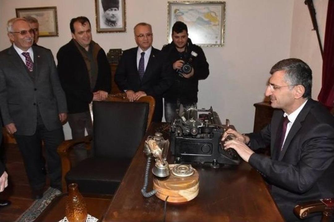 Vali Bektaş Salihli Kent M&uuml;zesine Hayran Kaldı