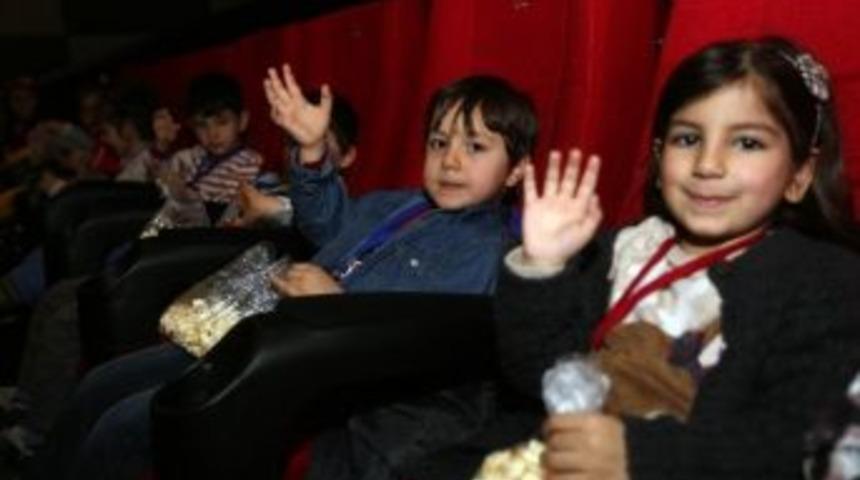 Kreşli Minikler Sinemada
