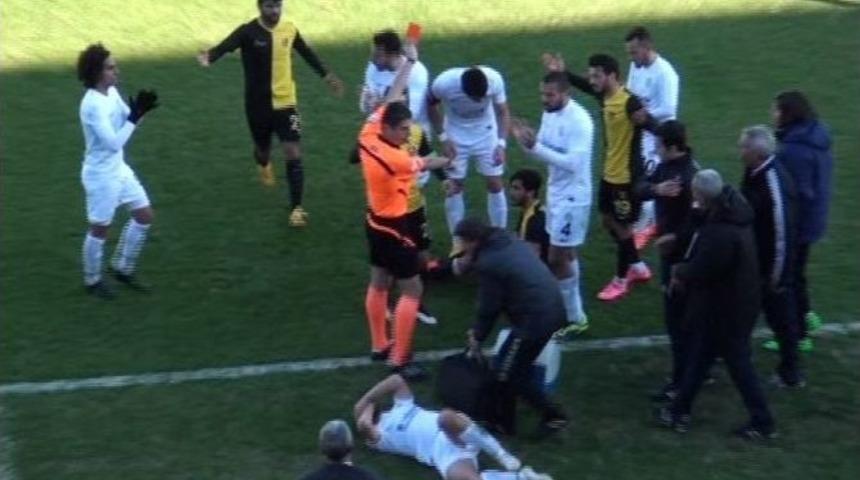 Beşiktaş’ın Eski Yıldızı Rakibinin Suratını Tekmeleyince Saha Karıştı