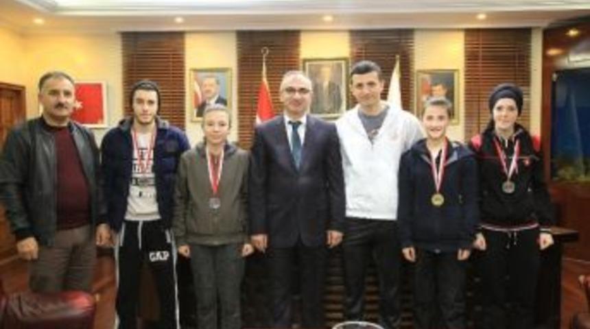 Kickboks Sporculardan Başkan Yılmazer&rsquo;e Ziyaret