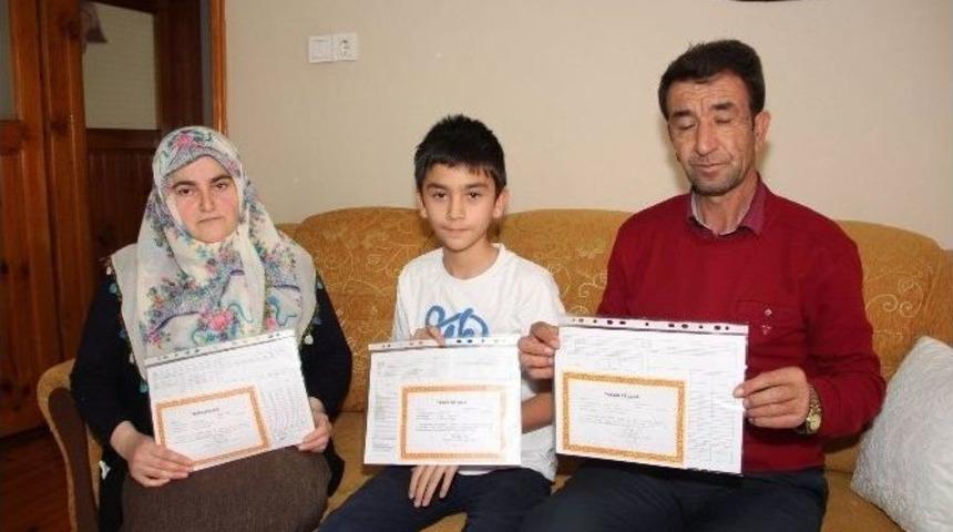 İlk Resim Sergisini Ailesine A&ccedil;tı