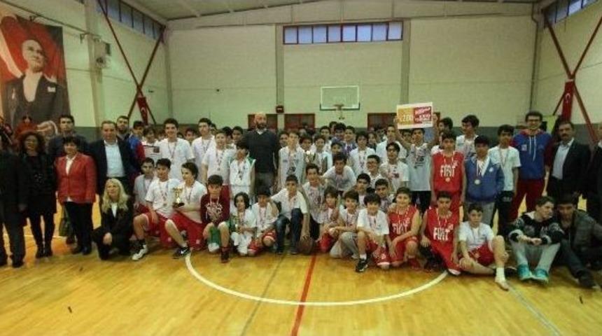 Basketbolcular Gaziemir&rsquo;de Ter D&ouml;kt&uuml;