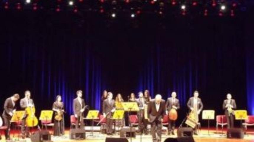 Ud B&ouml;l&uuml;m&uuml; &Ouml;ğrencileri Crr T&uuml;rk M&uuml;ziği Topluluğunu Dinledi