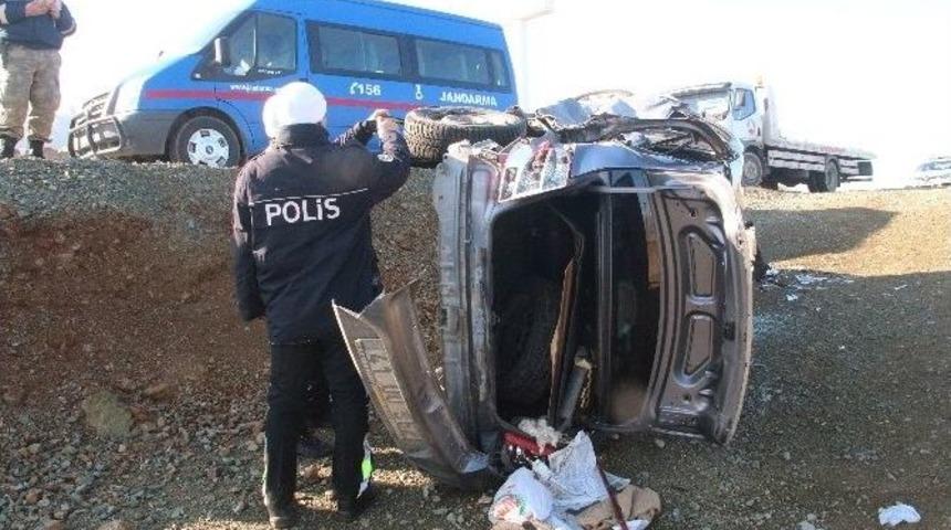 &Ccedil;arpışan Ara&ccedil;lar Şarampole U&ccedil;tu: 6 Yaralı